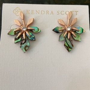 Kendra Scott Tawny earrings!